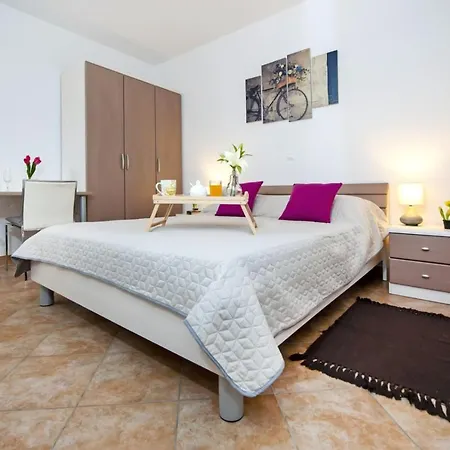 F&R Studio Apartments