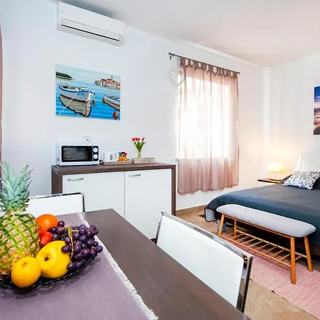 Daire F&R Studio Apartments *