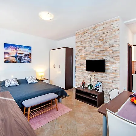 F&r Apartment