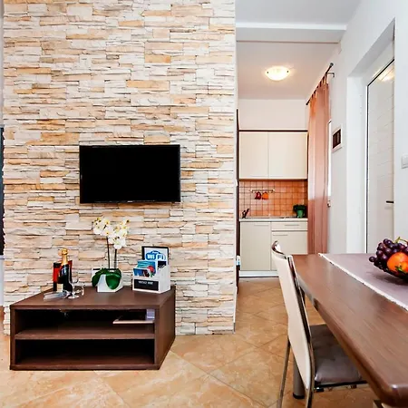F&R Studio Rooms