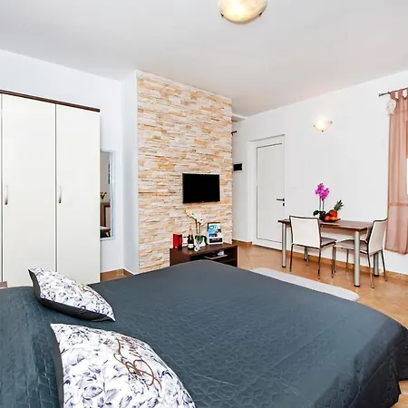 Daire F&R Studio Apartments *