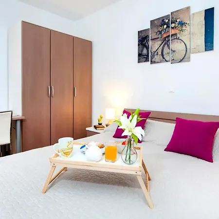 F&R Studio Apartments Daire Rovinj