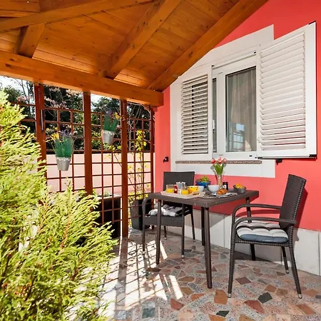 F&R Studio Apartments Daire *