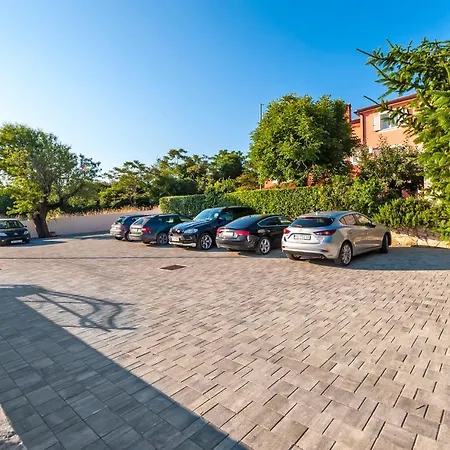 Daire F&R Studio Apartments *