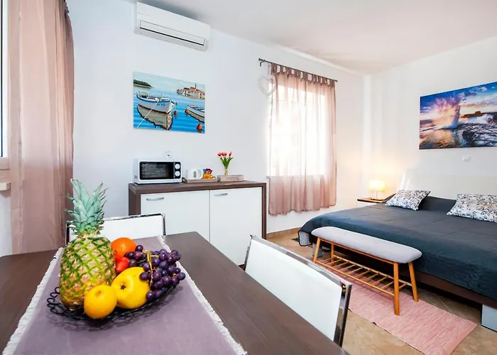 Apartment F&r *