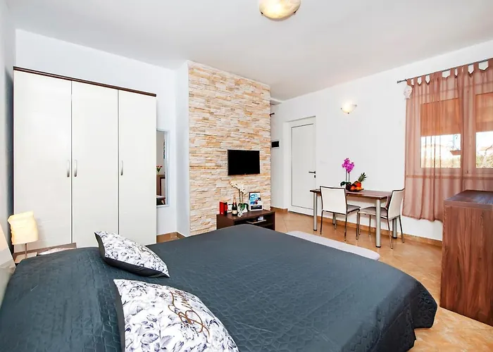 Apartment F&r *